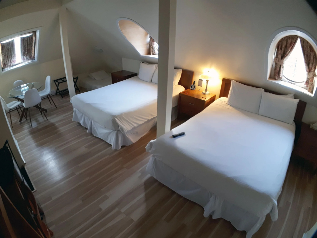 Hotel de Paris — 4