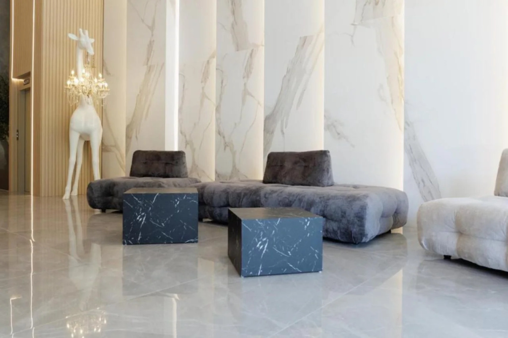 Lobby & Reception