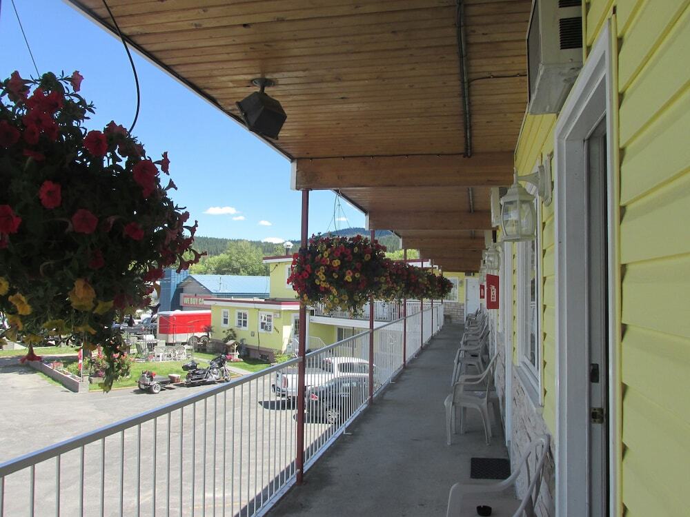 Travellers Motel & Hotel in Cranbrook image