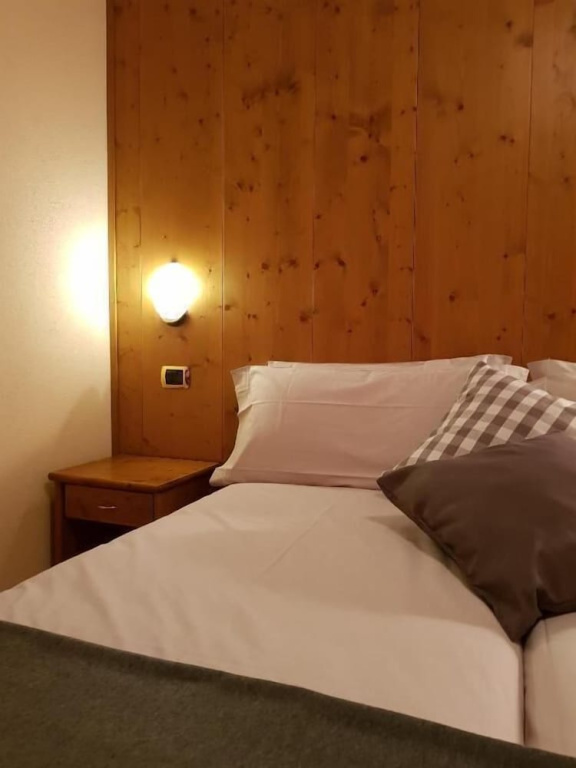 Standard Double room with balcony and with mountain view (full double bed)