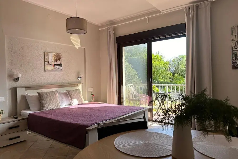 Studio with balcony and with bay view