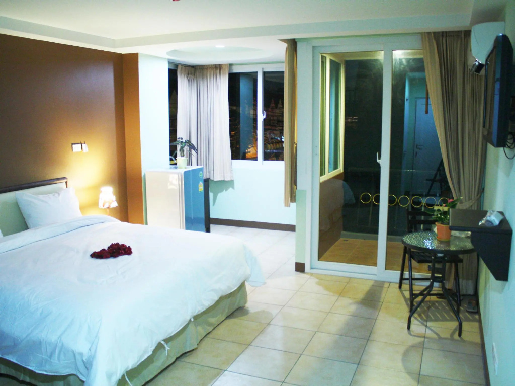 Standard Double room (full double bed)
