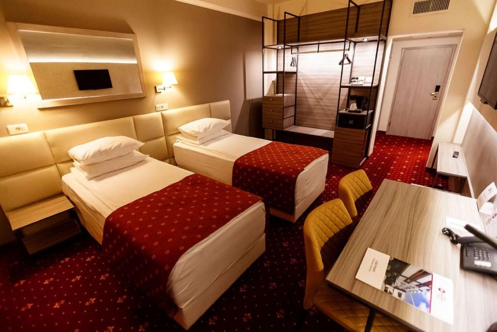 Standard Twin room (twin beds) — room photo 3