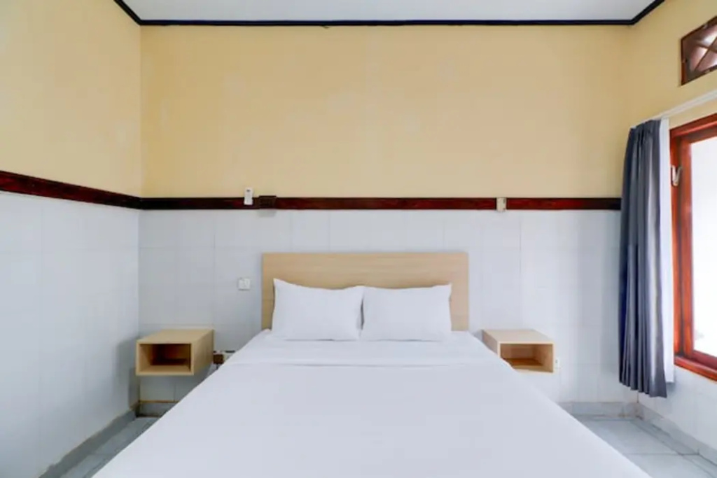 Отель Townhouse Oak Legian Near Legian Beach Formerly Sayang Maha Merta в Куте