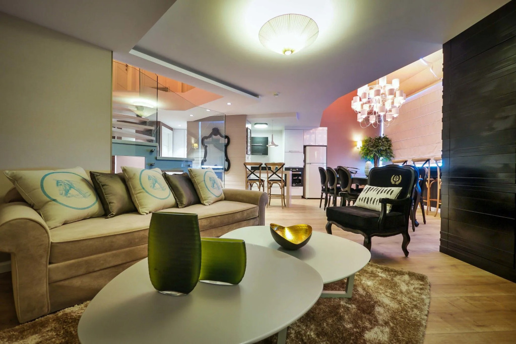 21St Floor 360 Suitop Hotel