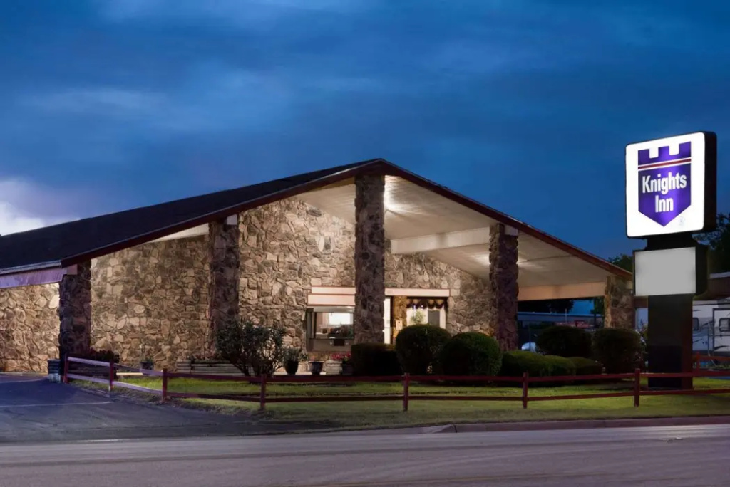 Knights Inn - Brownwood