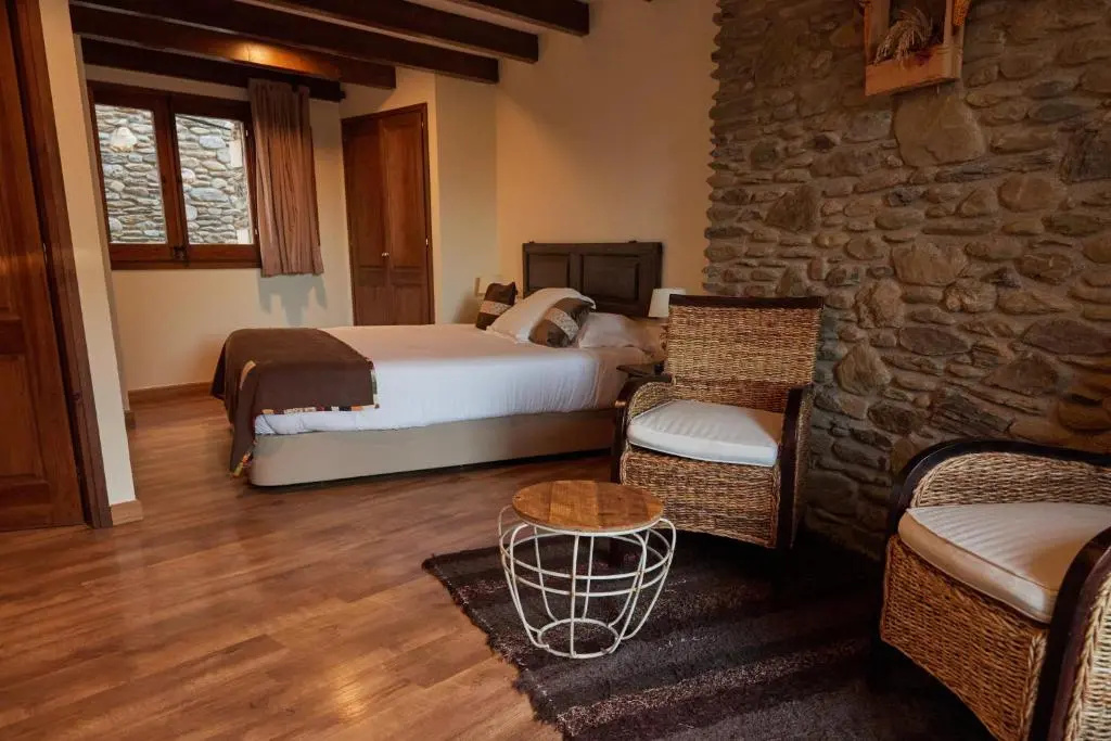 Double Suite (full double bed)