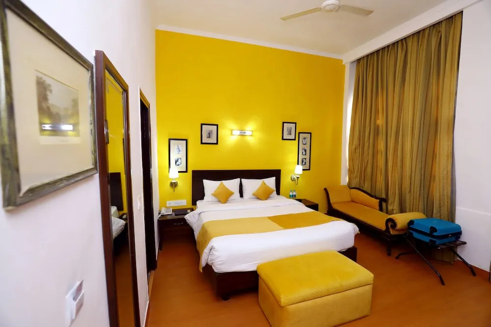 Standard Double Club room (full double bed)