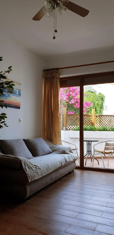 Apartment with balcony and with sea view