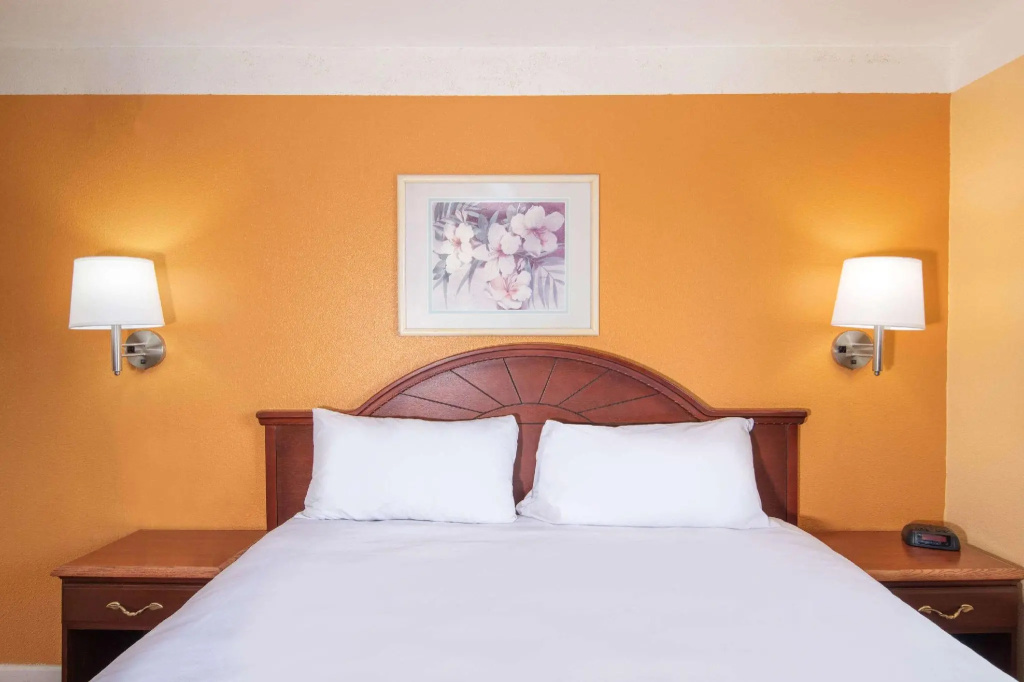 Double room (full double bed)