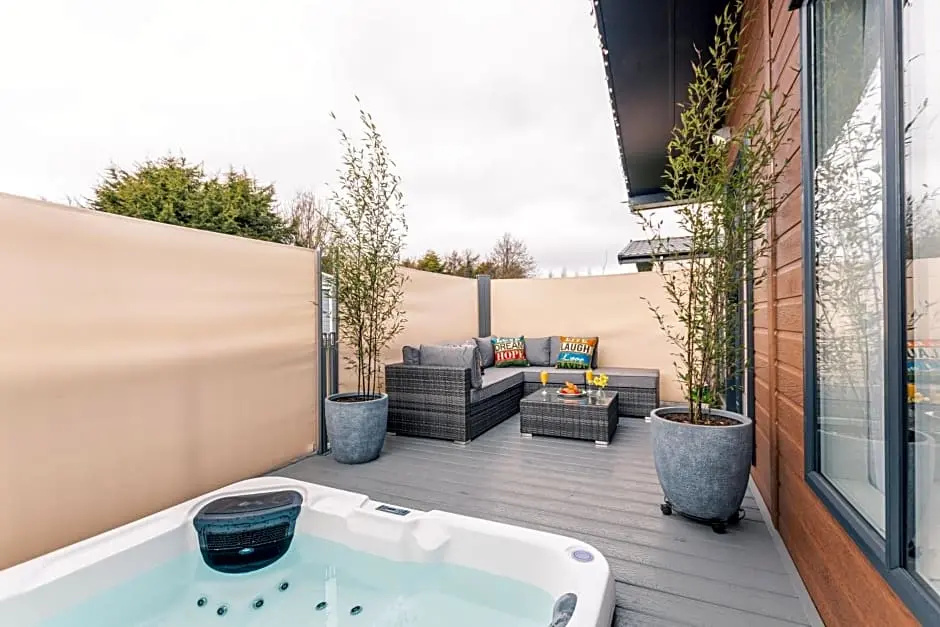 Bluebell Lodge with Hot Tub