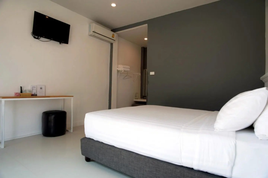 Standard Double room (full double bed)