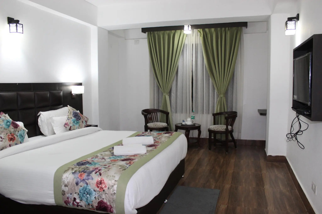 Executive Double room (full double bed)
