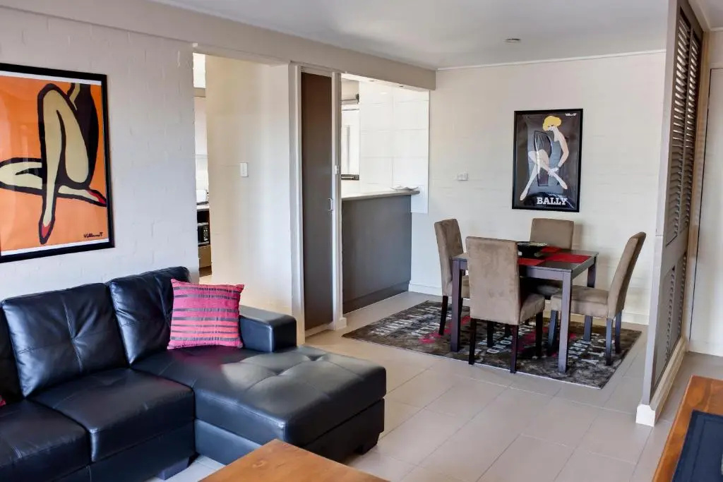 2 Bedrooms Apartment