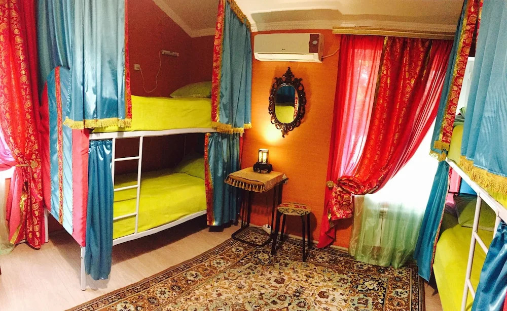 Кровать в общем номере в Wanderlust hostel Riverside