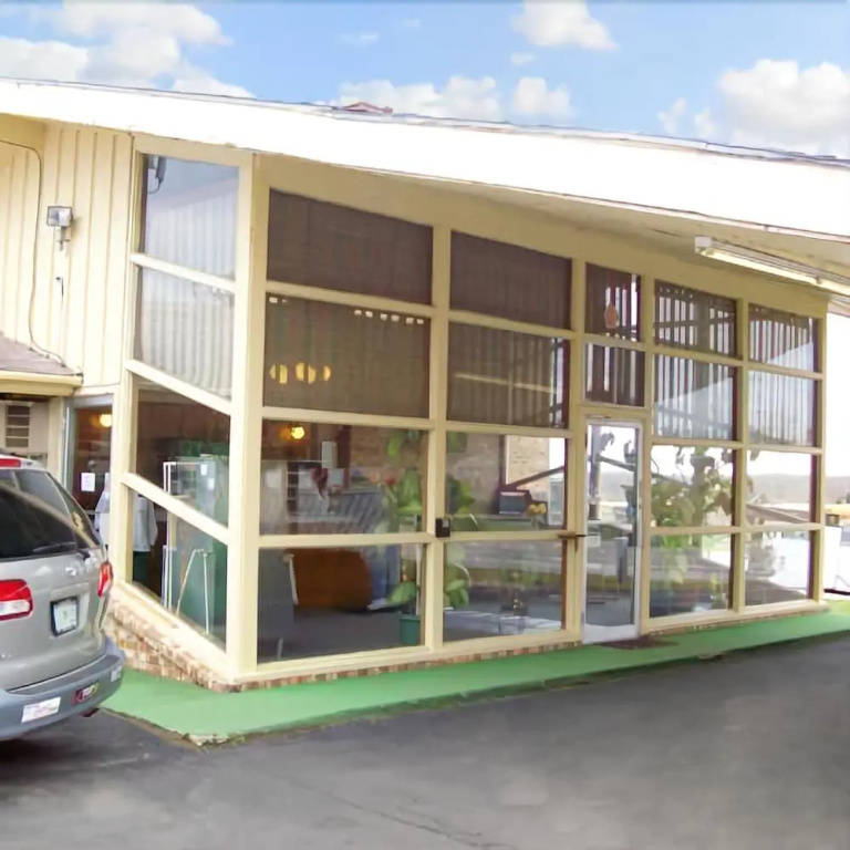 Townsman Motel
