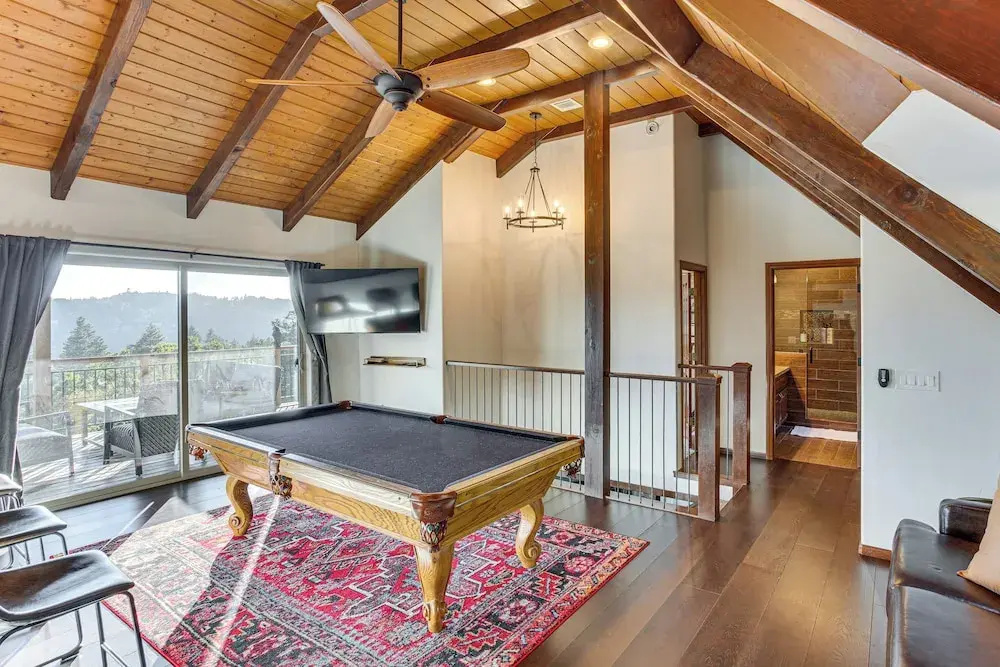 Lake Arrowhead Cabin: 4 Decks, Game Room + More!