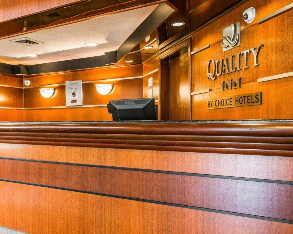 Lobby & Reception