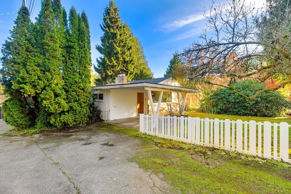 3BR Seattle Home w Spacious Yard Near Northgate