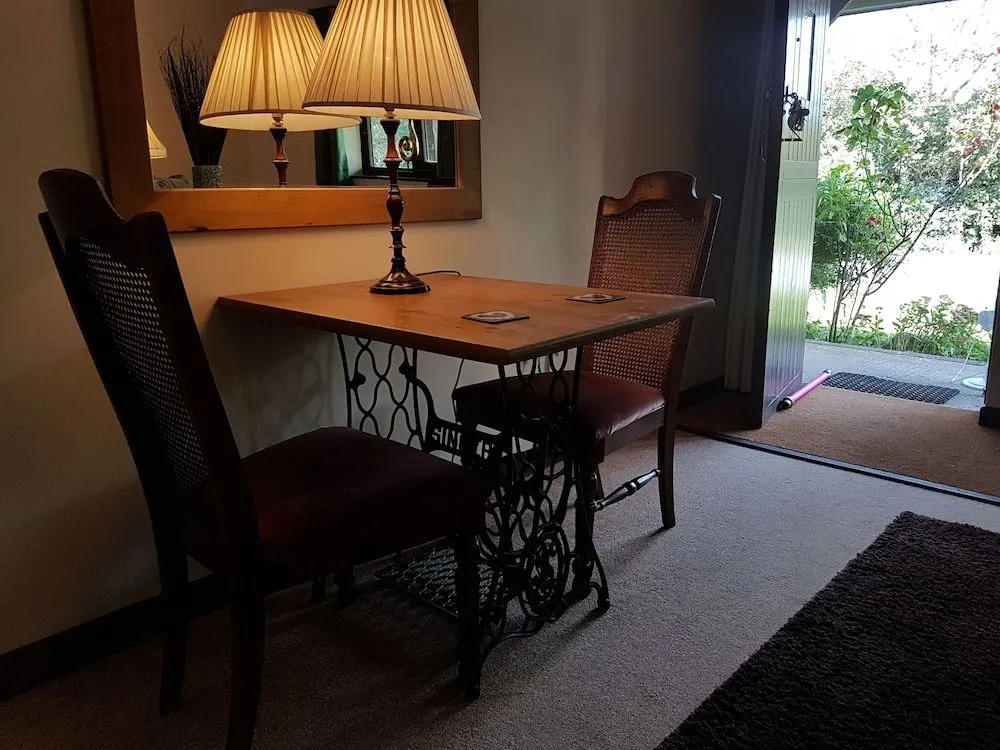 Milton's Country Lodge - Général