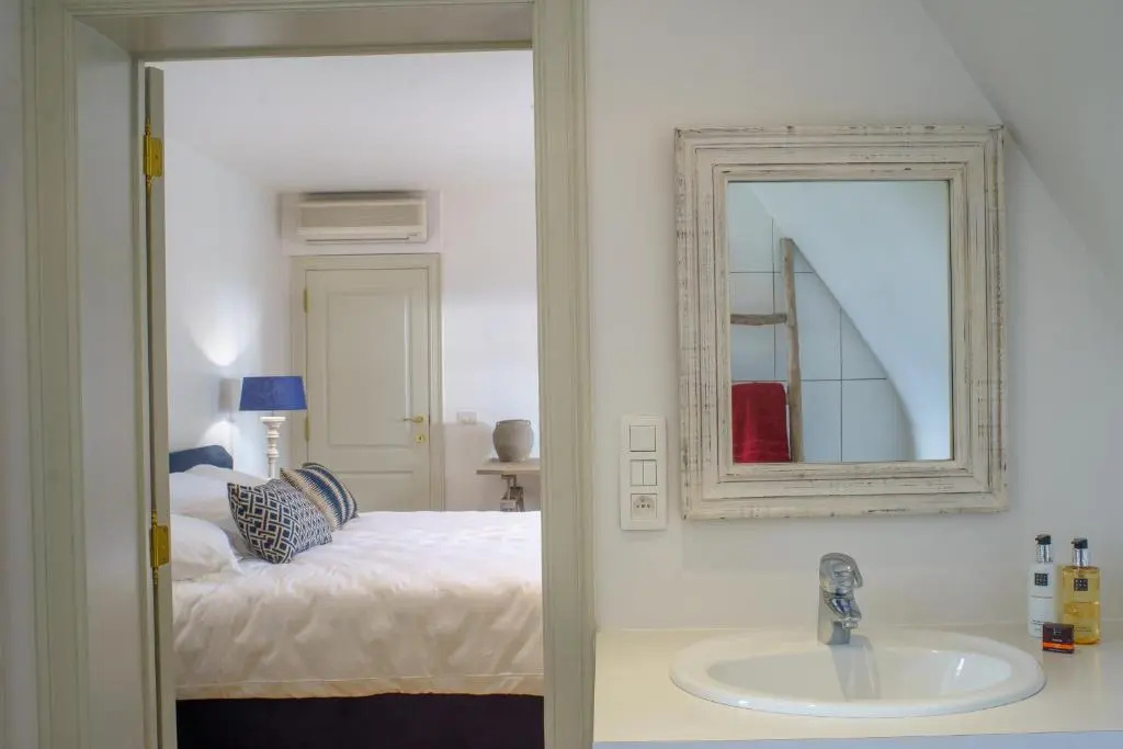 Superior Double room with garden view (full double bed)