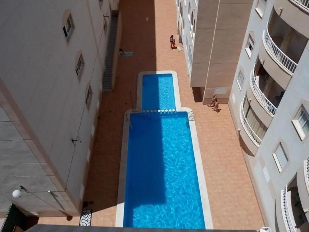 apartamento soleado, 1 dormitorio con balcón, piscina y garage