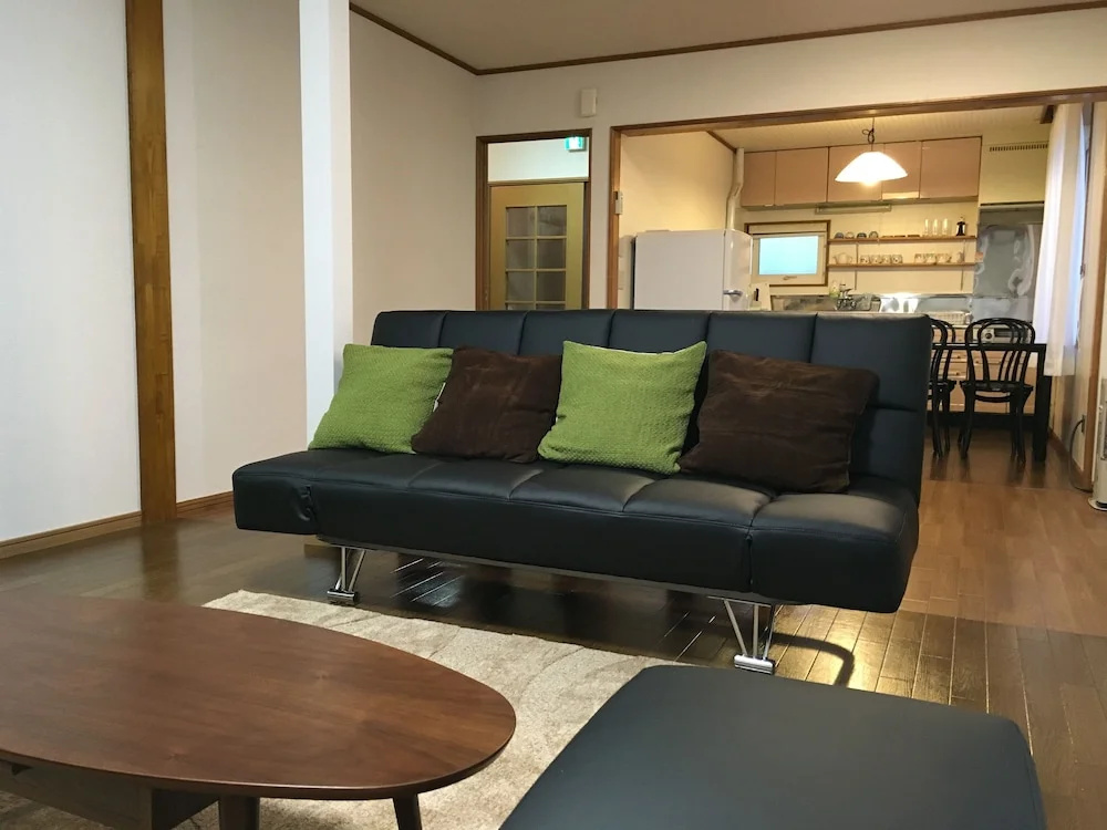 2 Bedrooms Apartment with mountain view