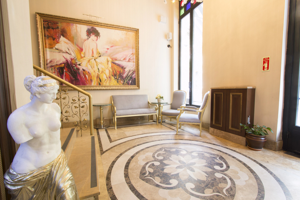 Lobby & Reception