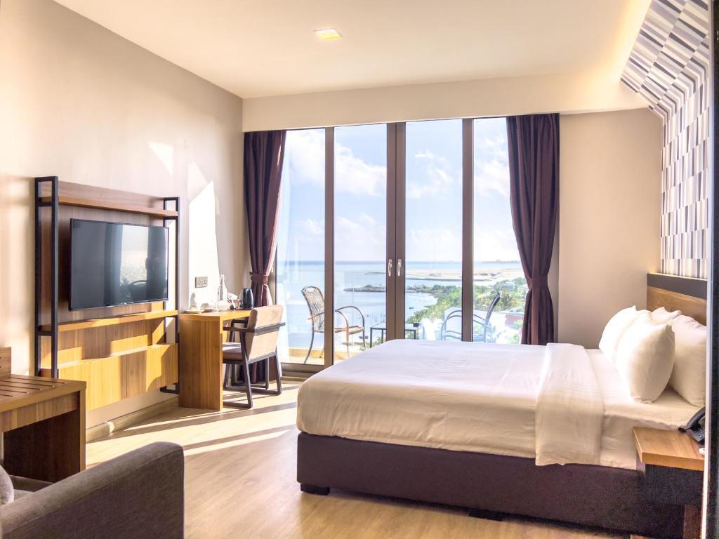 Triton Prestige Seaview & Spa