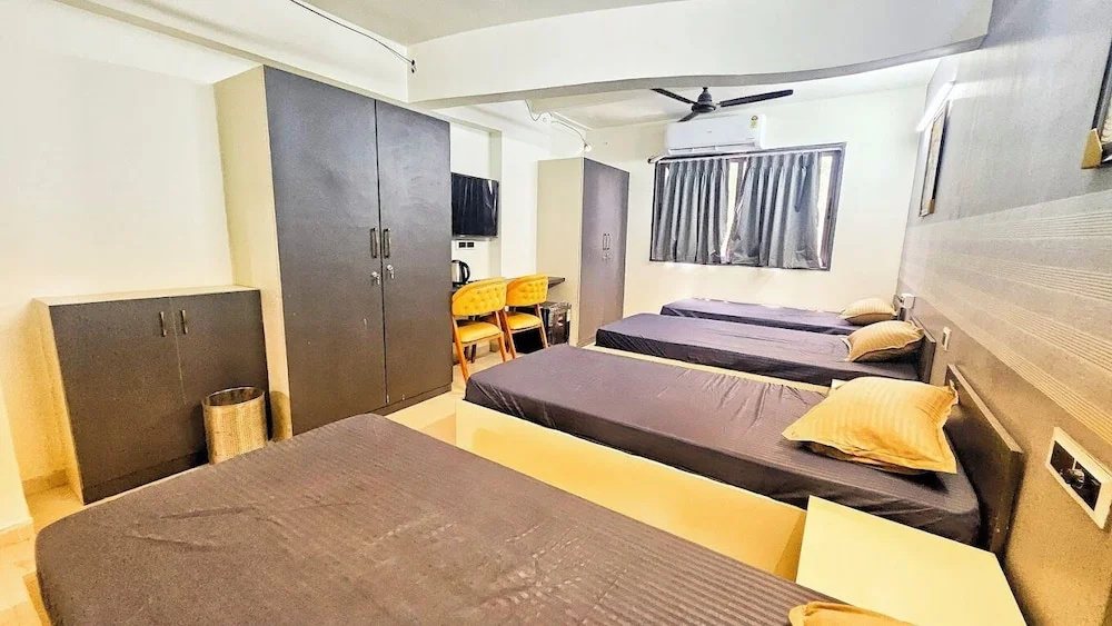 Royal Meredian Living