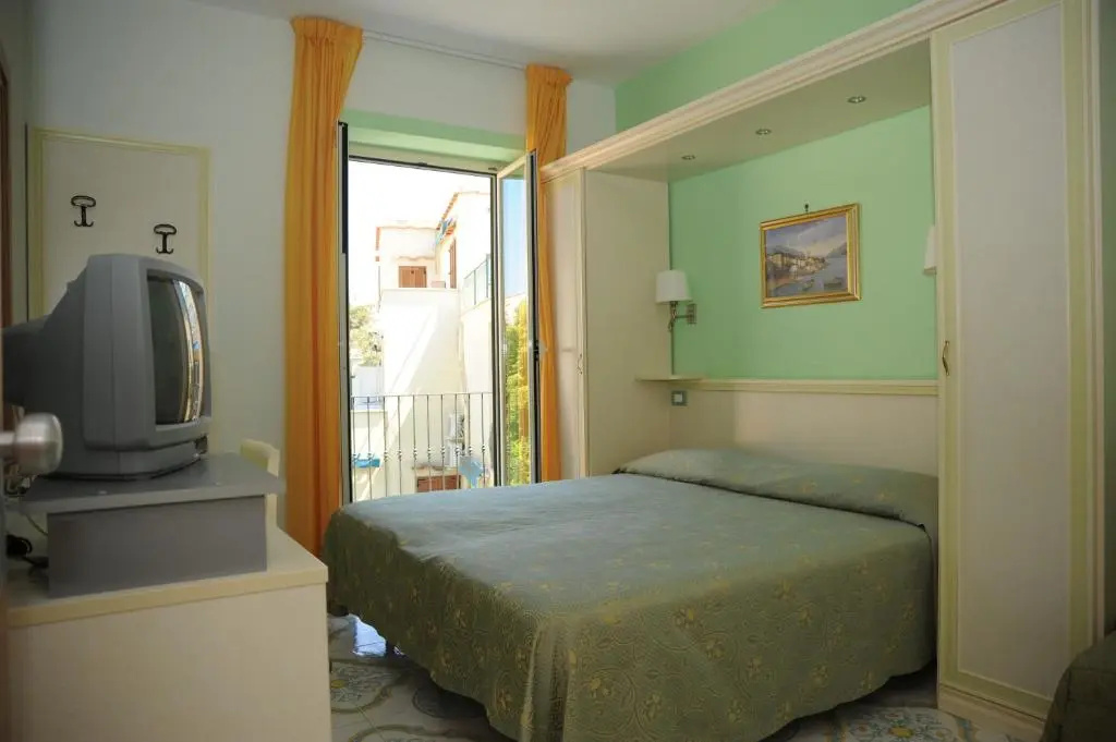 Standard Double room with balcony (full double bed)