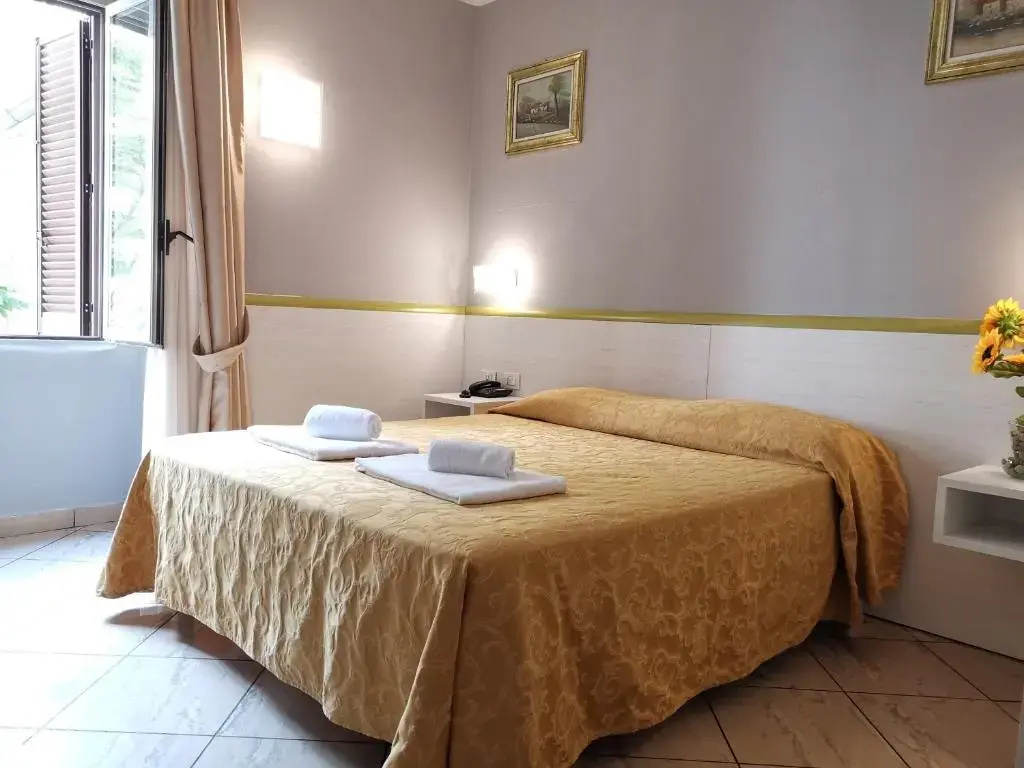 Double room (full double bed)
