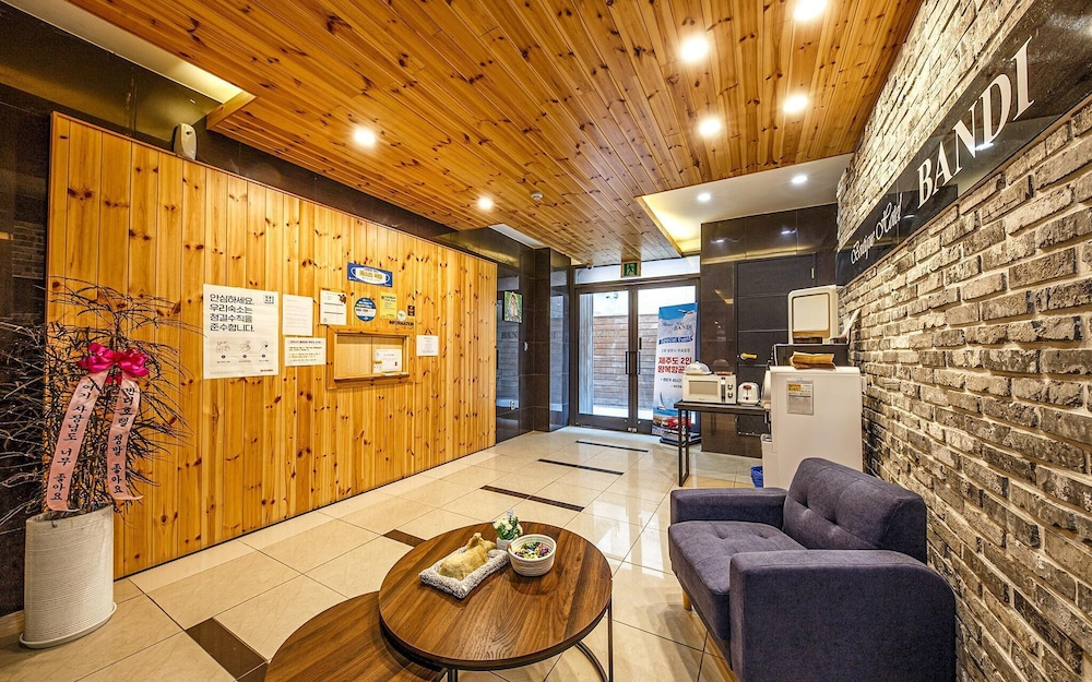 Lobby & Reception