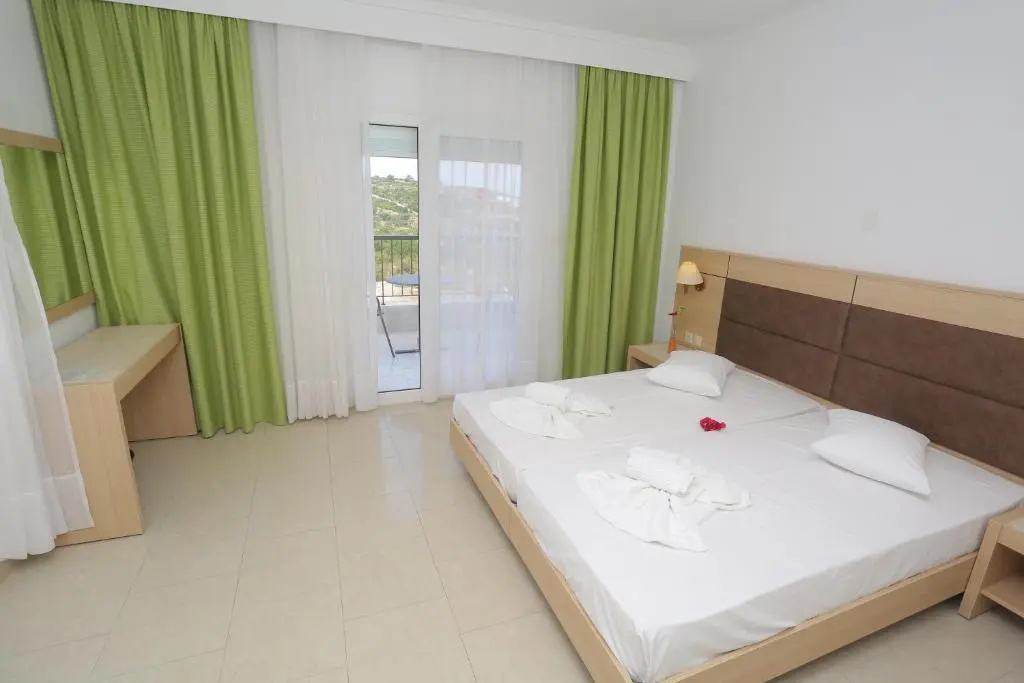 Double room (full double bed)