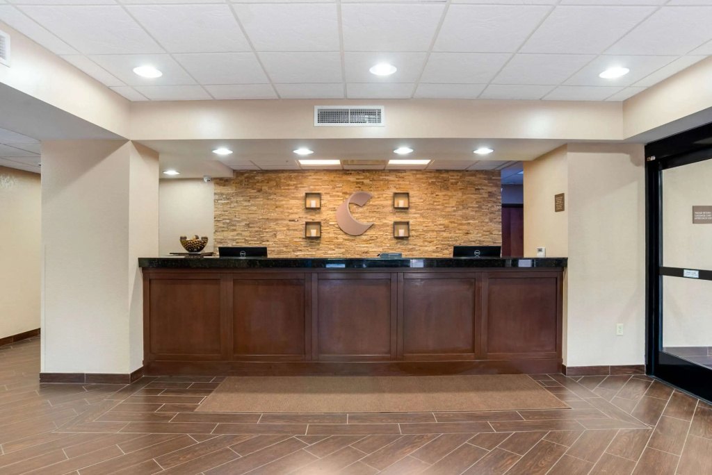 Lobby & Reception