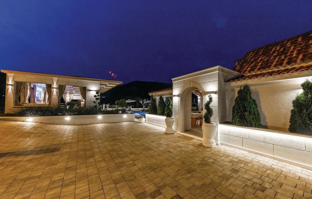 Beautiful Home in Seget Donji With Jacuzzi, Wifi and 3 Bedrooms