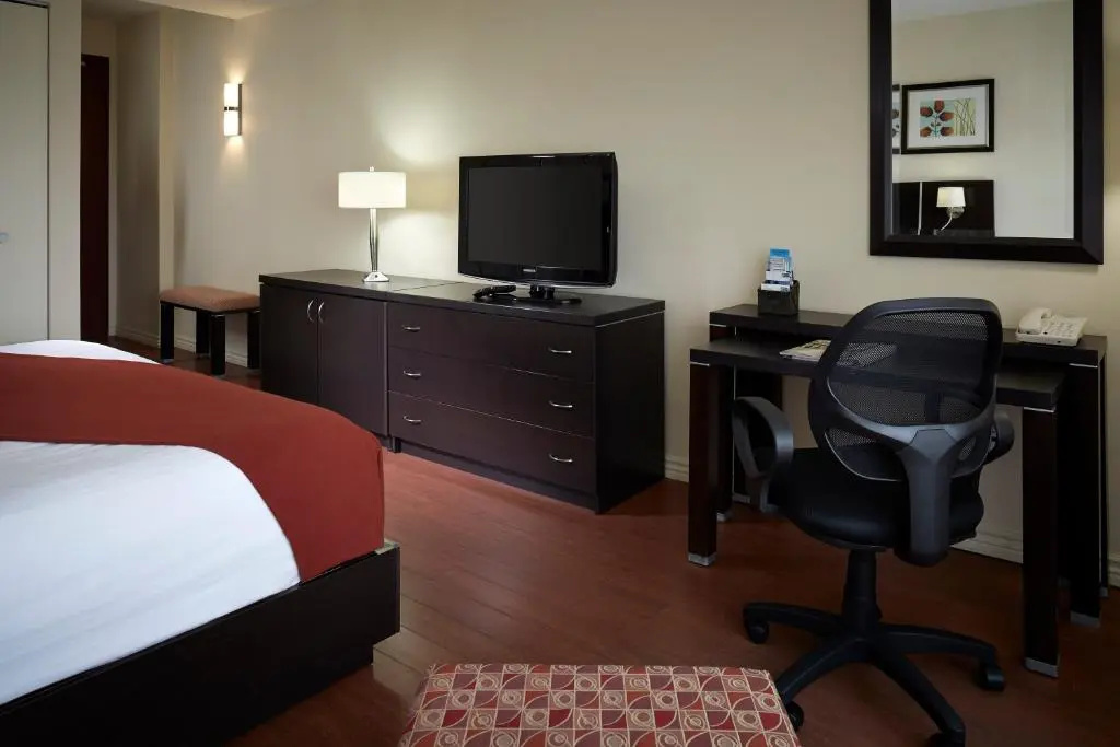 Holiday Inn & Suites Montreal Airport by IHG - Chambres