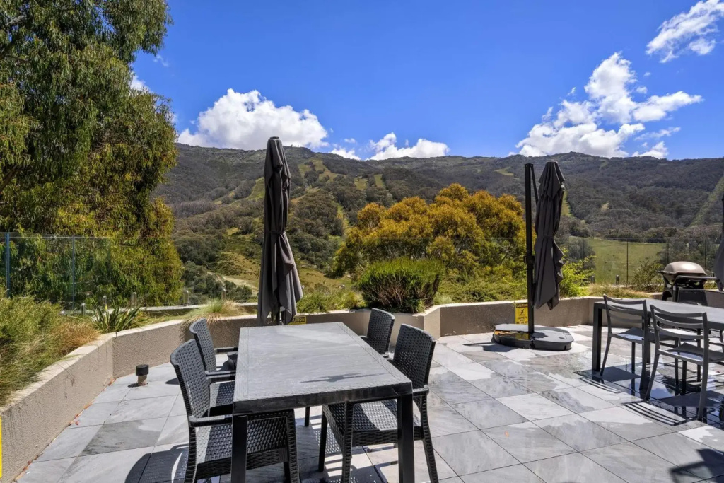 Lantern 1 Bedroom terrace with car space and mountain view