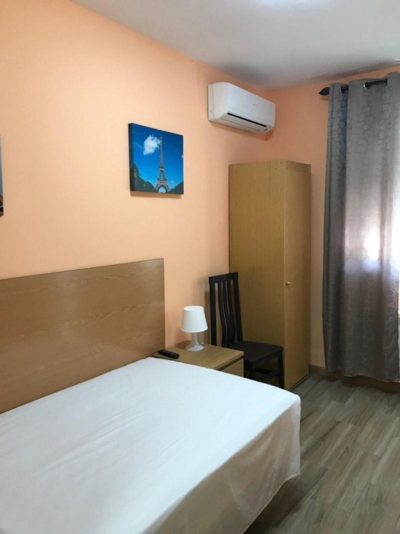 Hostal La Pared — 2