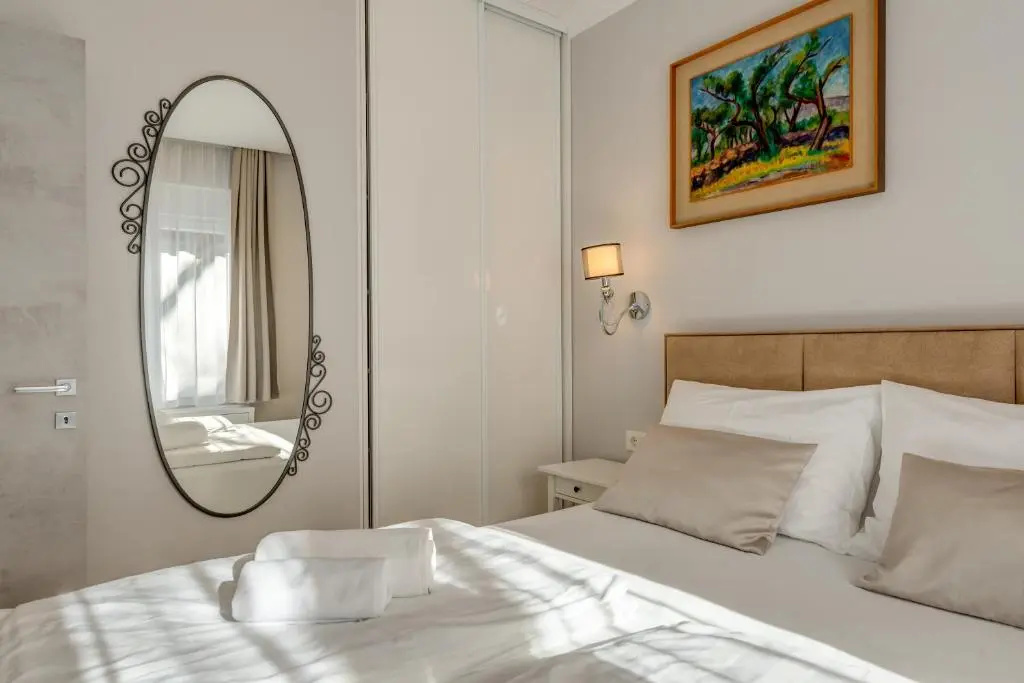 Deluxe Double Studio (full double bed)