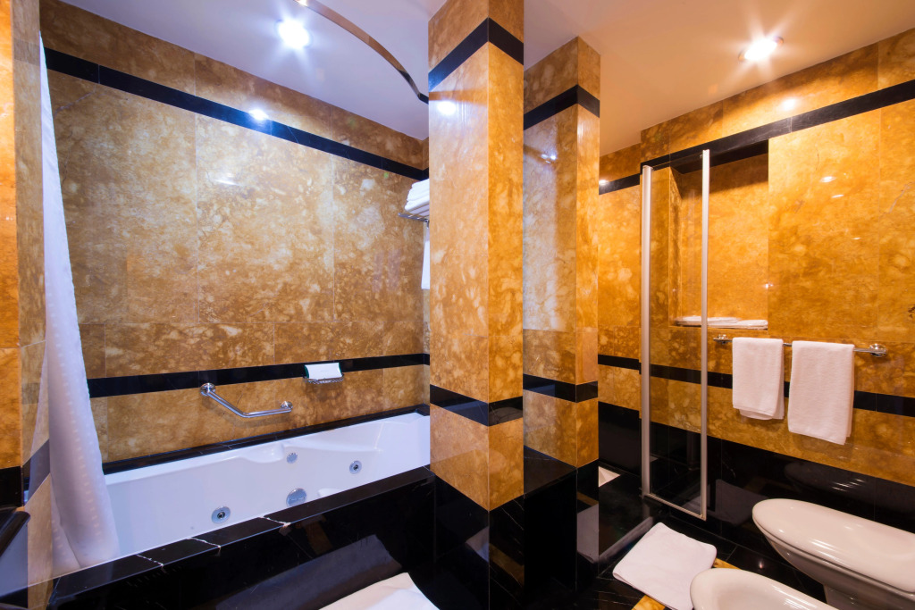 Holiday Inn Suites Kuwait Salmiya - фото 10