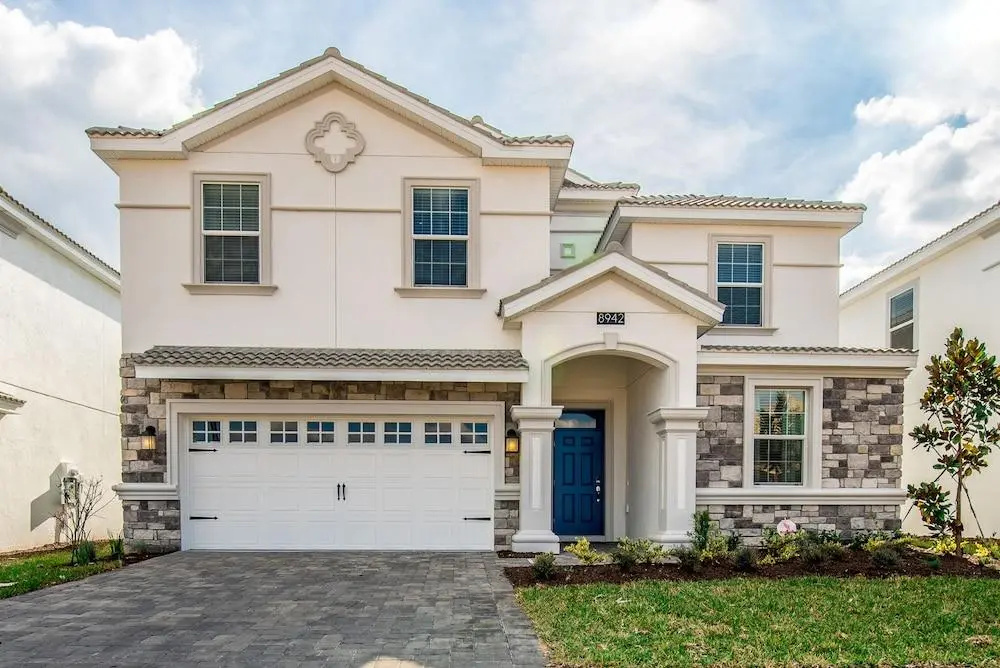 8 Bdrm 5 Bath Villa