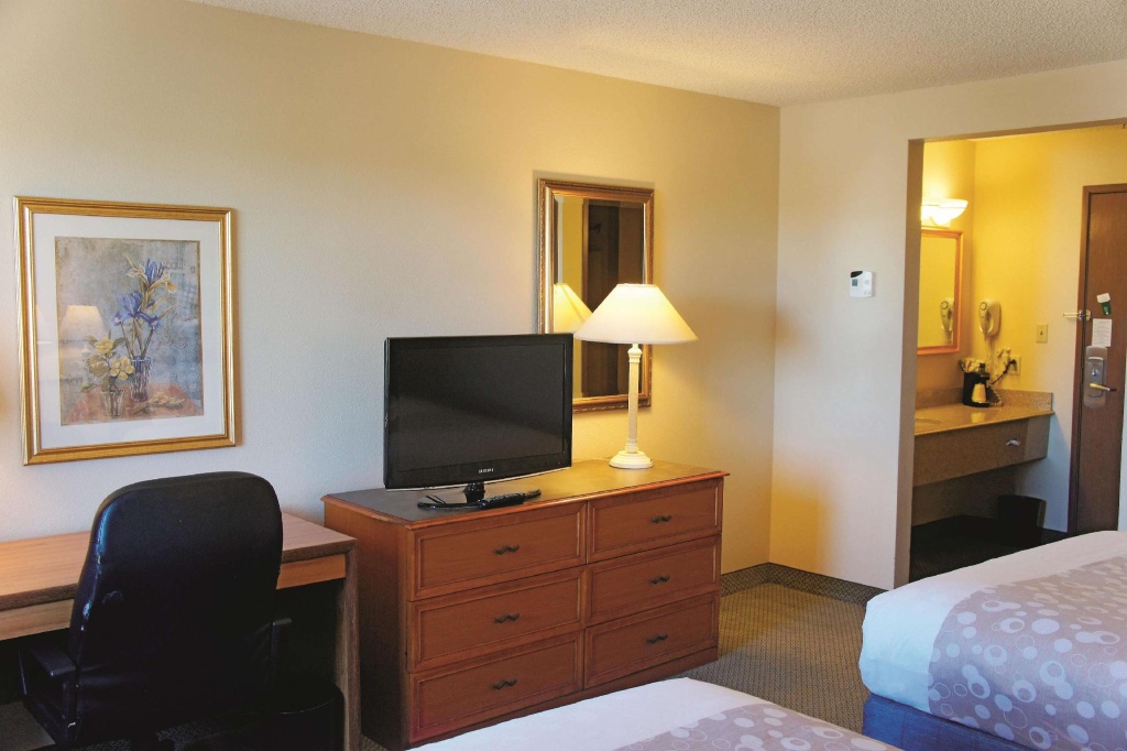 La Quinta Inn & Suites by Wyndham El Paso West Bartlett - Tap to explore photos