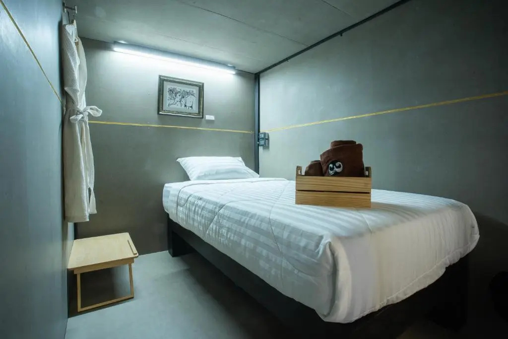 Third Rock Hostel (SHA Extra Plus)