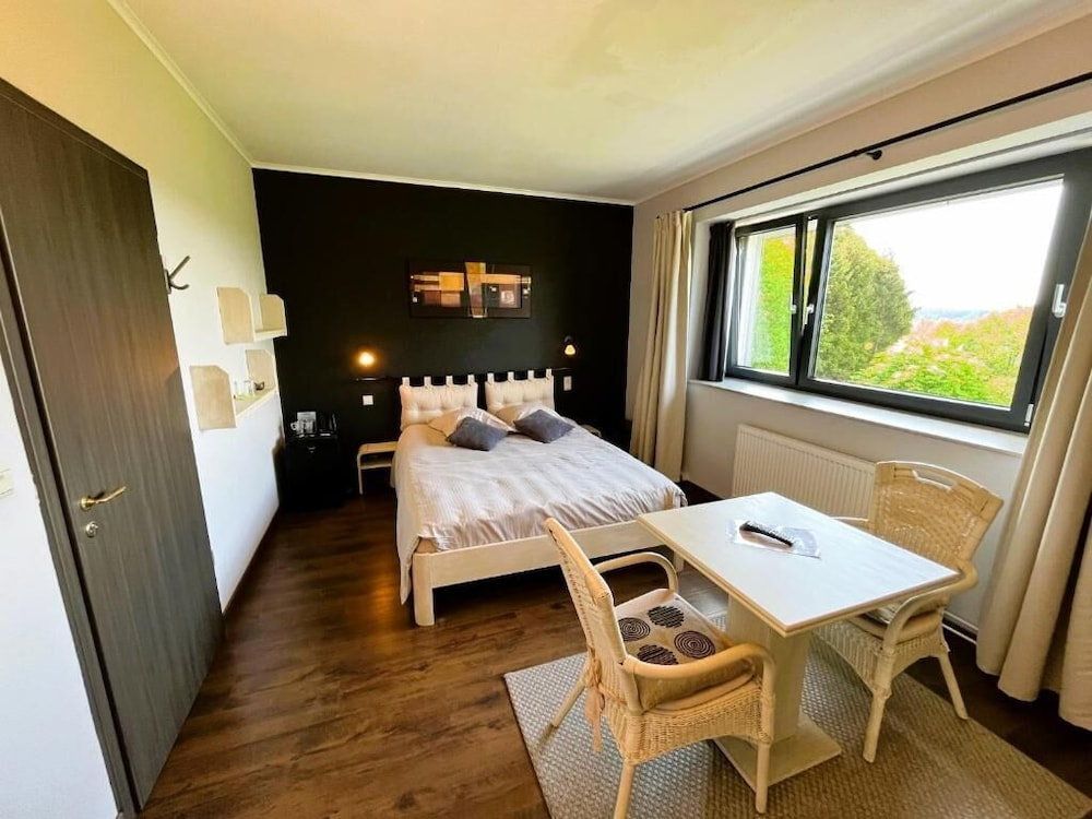 Standard Double room with garden view (full double bed)
