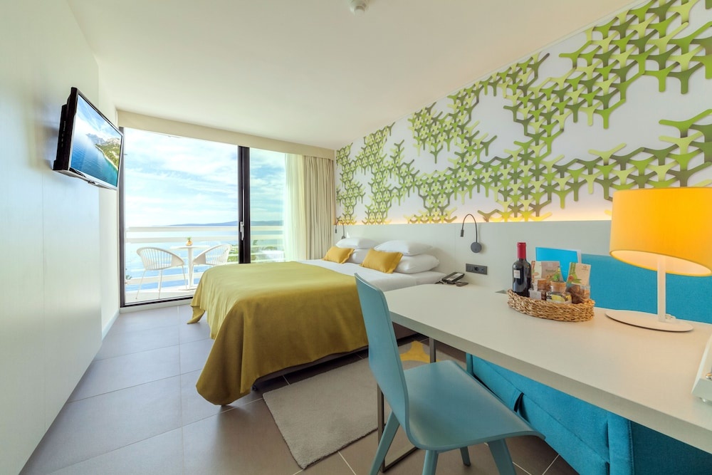 Standard Double room with balcony and with partial sea view (full double bed) — room photo 3