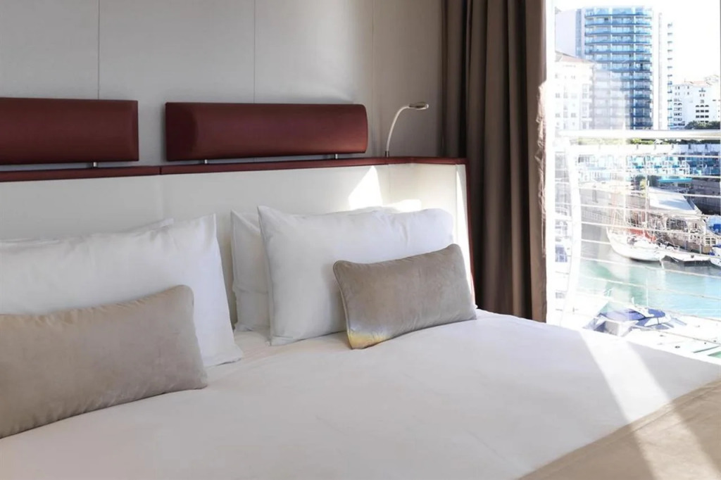 Sunborn Gibraltar Yacht Hotel Resort — фото 3