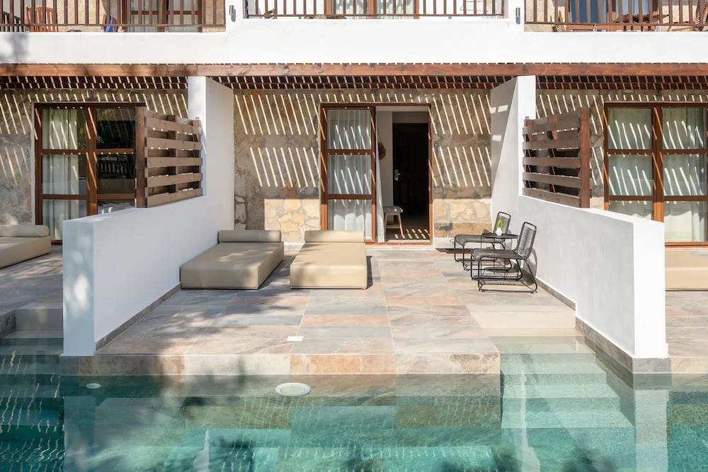 Costa Lindia Beach Resort