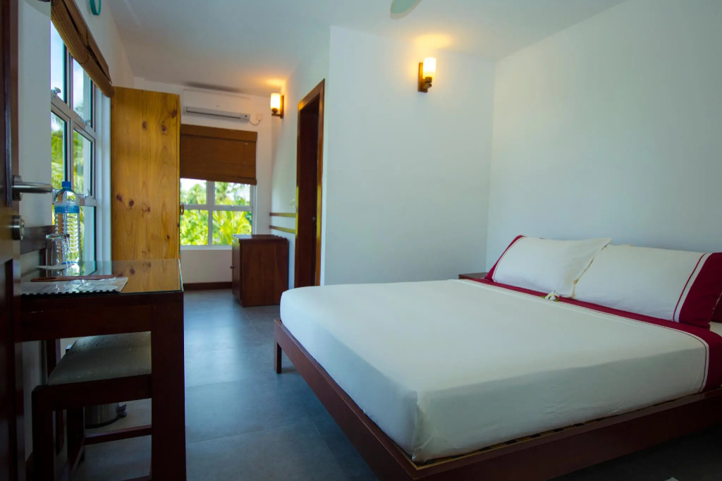 Deluxe Double room (full double bed)