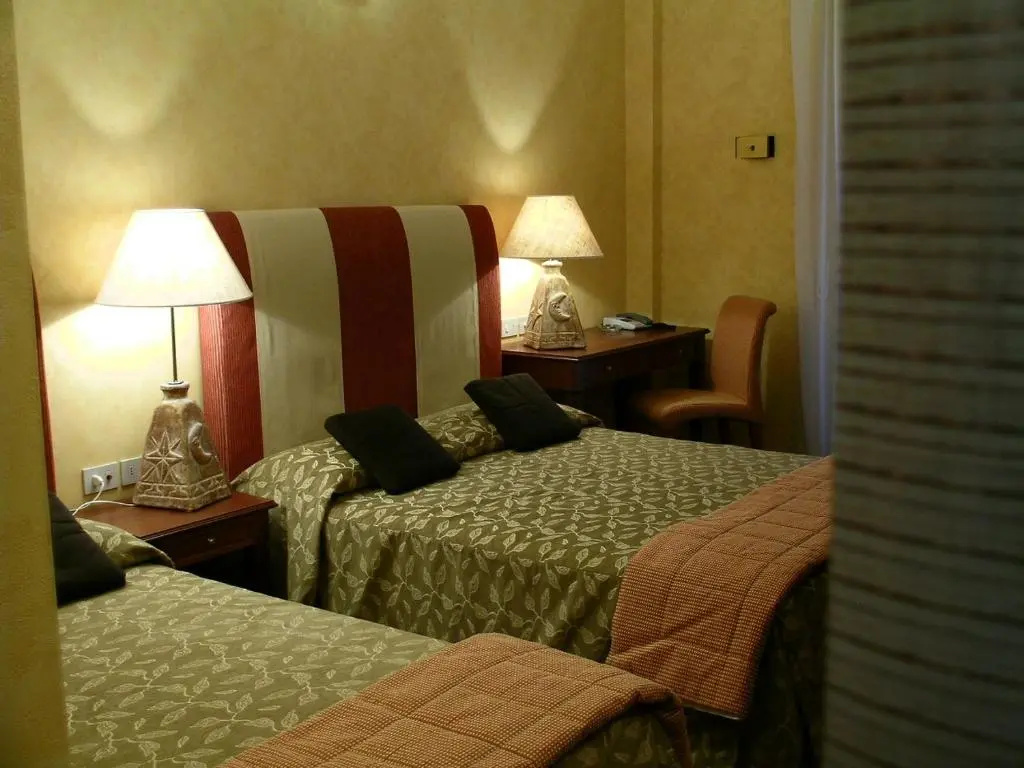 Standard Triple room